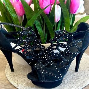 BCBG 5 inch gladiator heels
